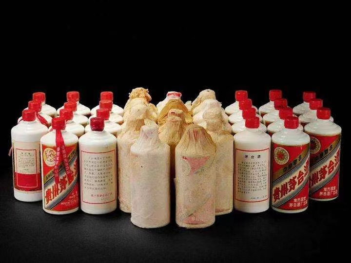 万柏林日照岚山回收酒价格哪里回收(附近上门回收茅台酒）?